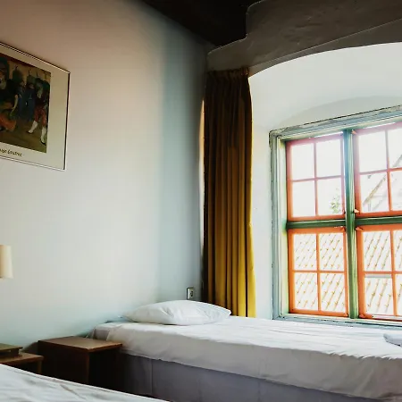 Uus 3 Hostel *