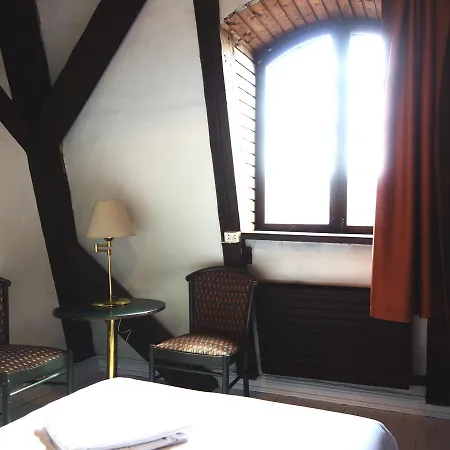 Hostel Uus 3 *
